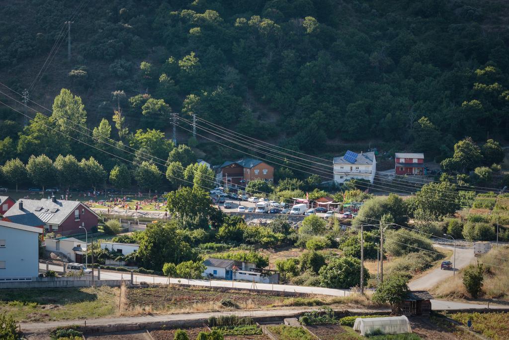 Hostal Tres Campanas Villafranca Del Bierzo Luaran gambar