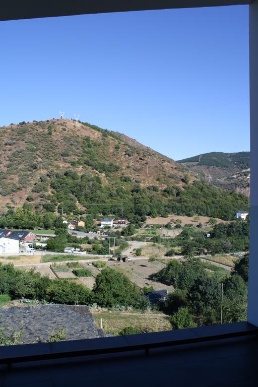 Hostal Tres Campanas Villafranca Del Bierzo Bilik gambar