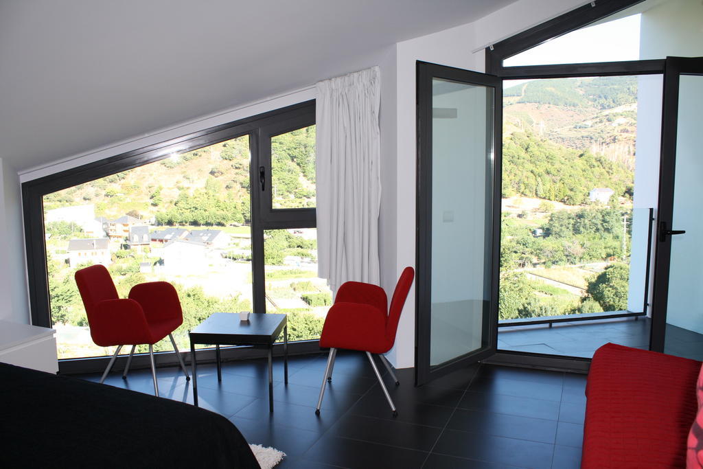 Hostal Tres Campanas Villafranca Del Bierzo Luaran gambar